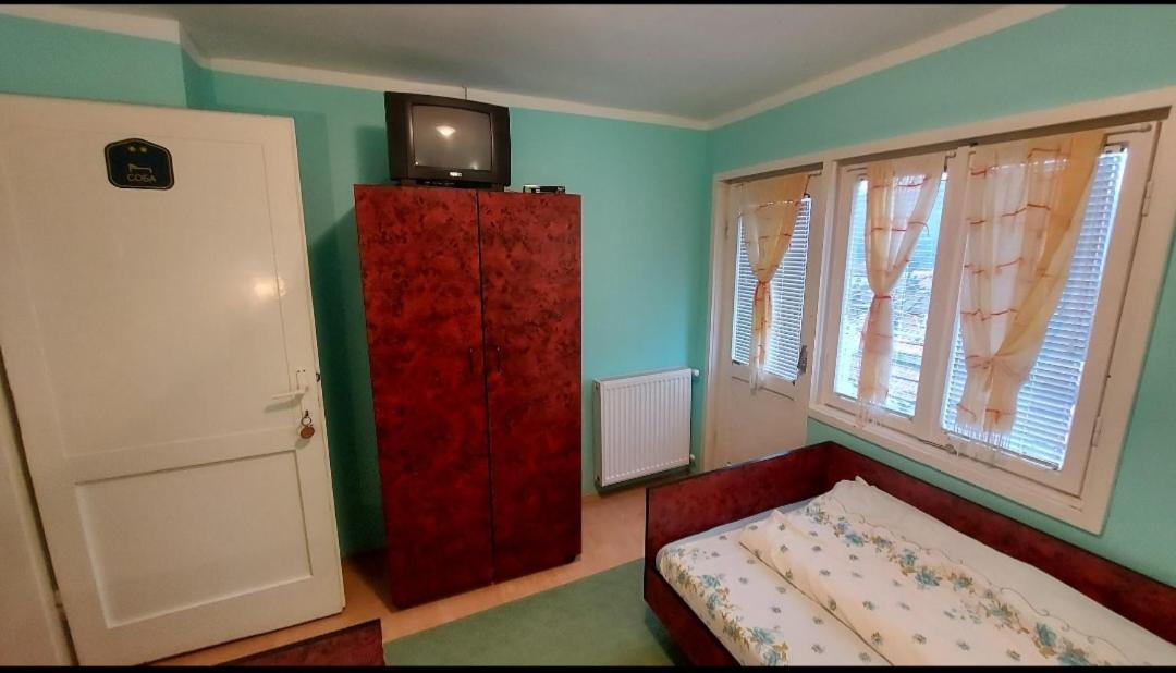 Domacinstvo Jolovic Hotel Кралево Екстериор снимка